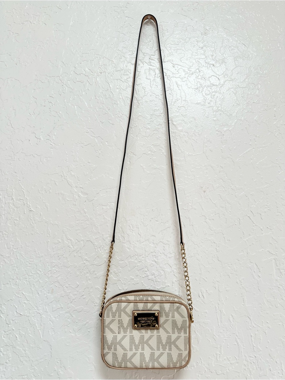 MICHAEL KORS Small Crossbody with Gold Chain
